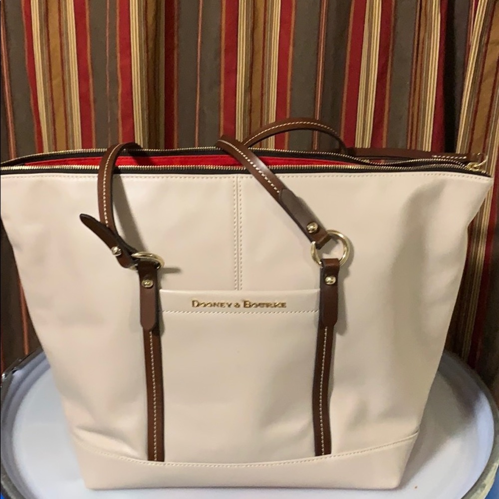 Dooney &Bourke Large tote.